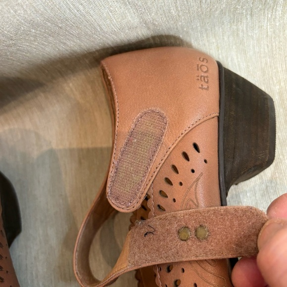 TAOS Sz 11 Tango Mary Jane Laser Floral Eyelet Comfort Shoes Velcro Straps - Picture 8 of 11